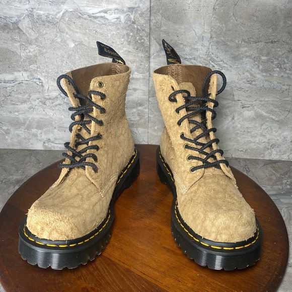 Dr. Martens 1460 Pascal Made in England Emboss Suede Boots - Size: 7 - Picture 2 of 7